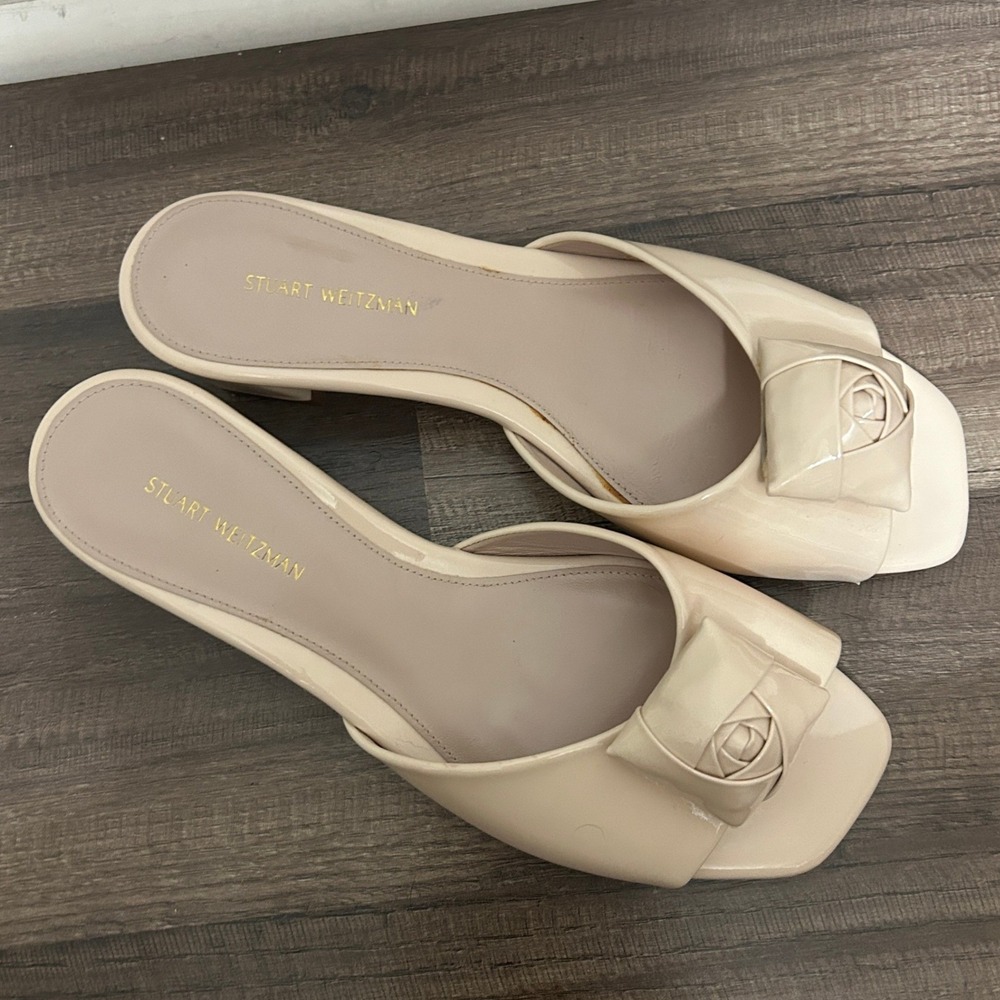 Stuart Weitzman Slide Sandals Women 7.5 Beige Rosette Patent Leather Coquette - Picture 7 of 12